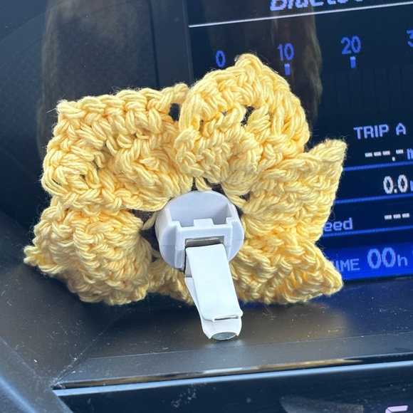 Handmade Crochet Car Vent Clip in Pink - Picture 4 of 4
